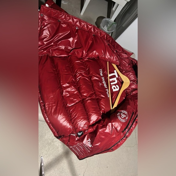 Brand New Red Hi Gloss Aritzia Superpuff XS Original - Picture 3 of 3